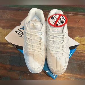 ZEPHYR Zenith White Cheer Shoe.  New w Tags, Size 7.5.